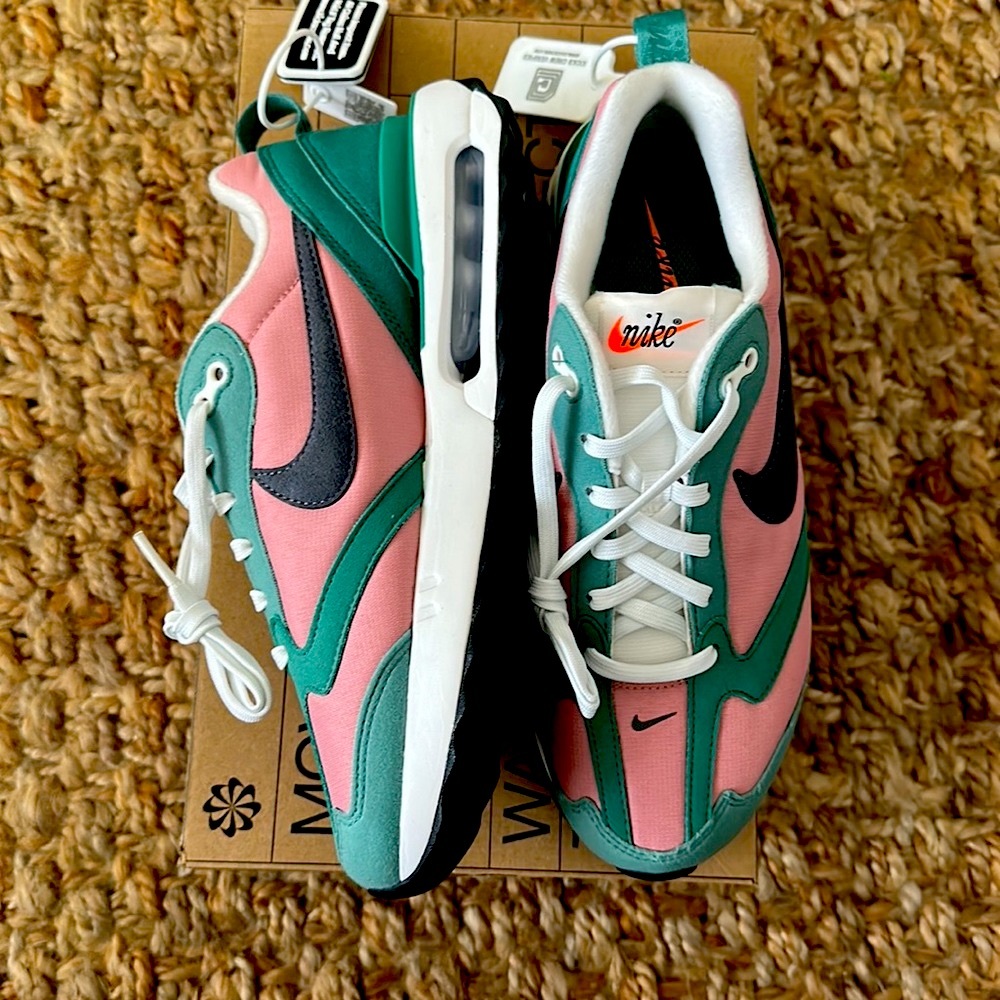 Nike air max dawn NN trainers💗